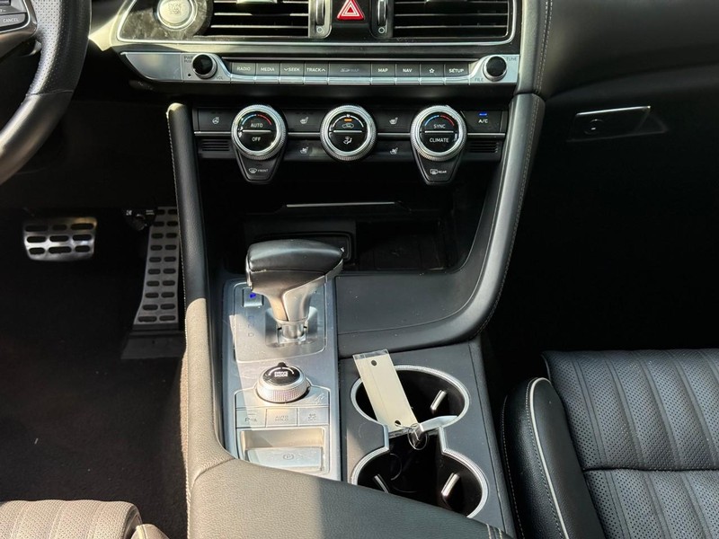 Genesis G70 Vehicle Image 18