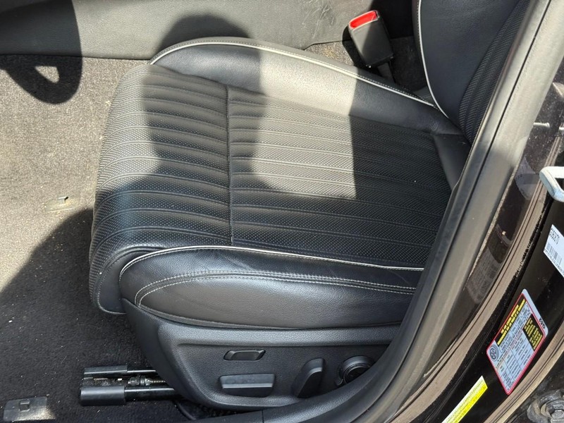 Genesis G70 Vehicle Image 21