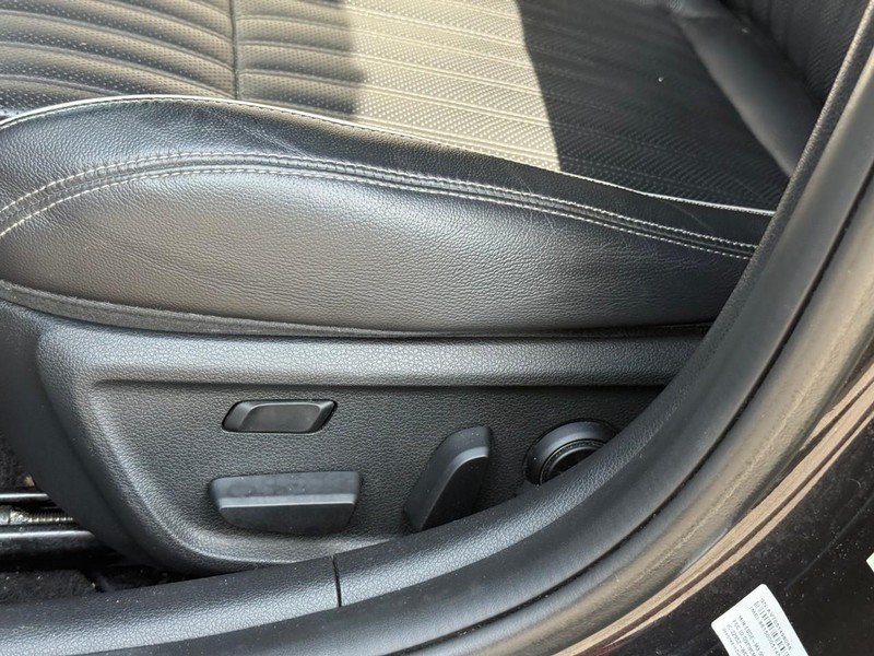 Genesis G70 Vehicle Image 22