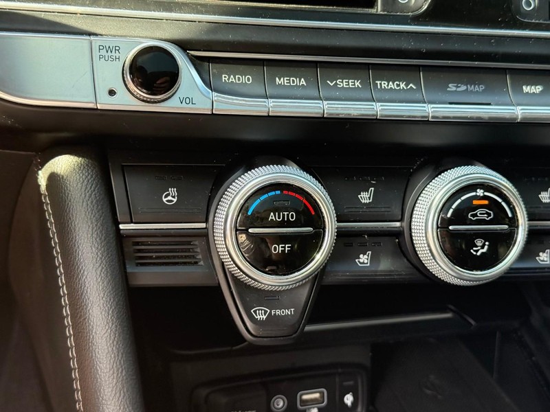 Genesis G70 Vehicle Image 27