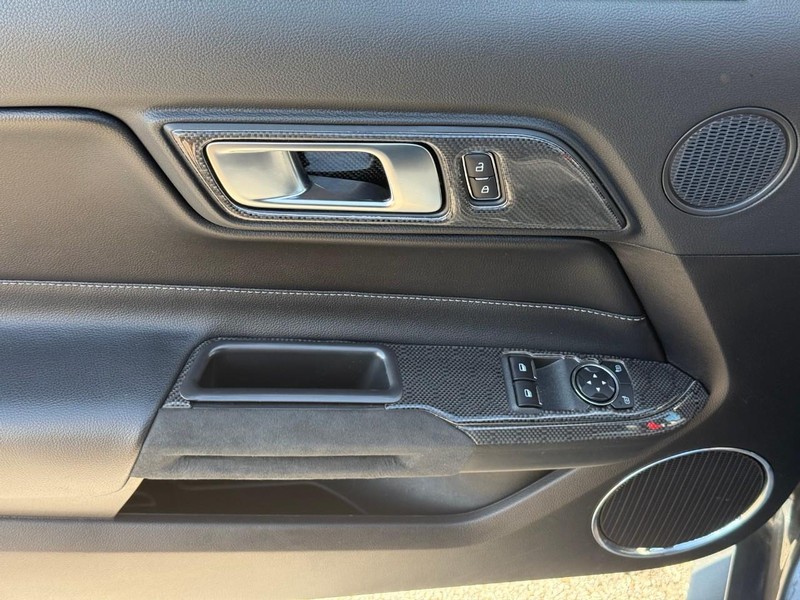 Ford Mustang Vehicle Image 16