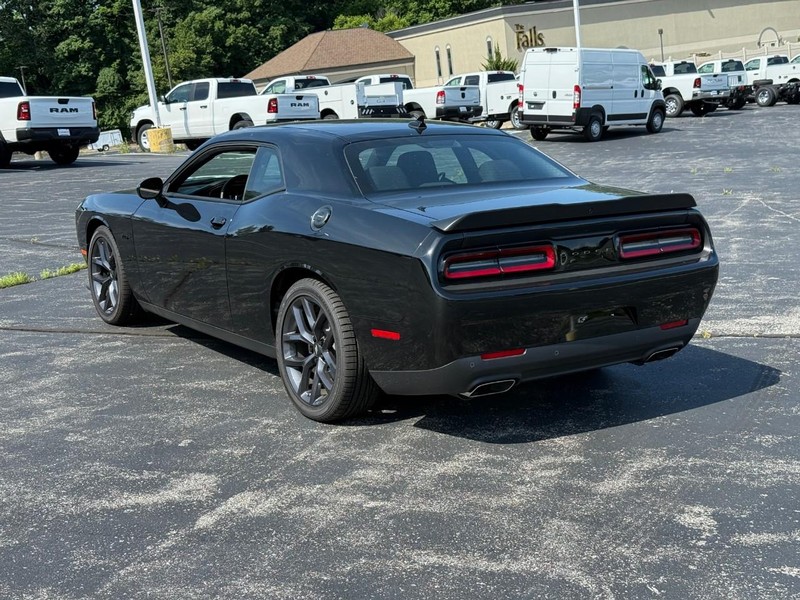 Dodge Challenger Vehicle Image 04