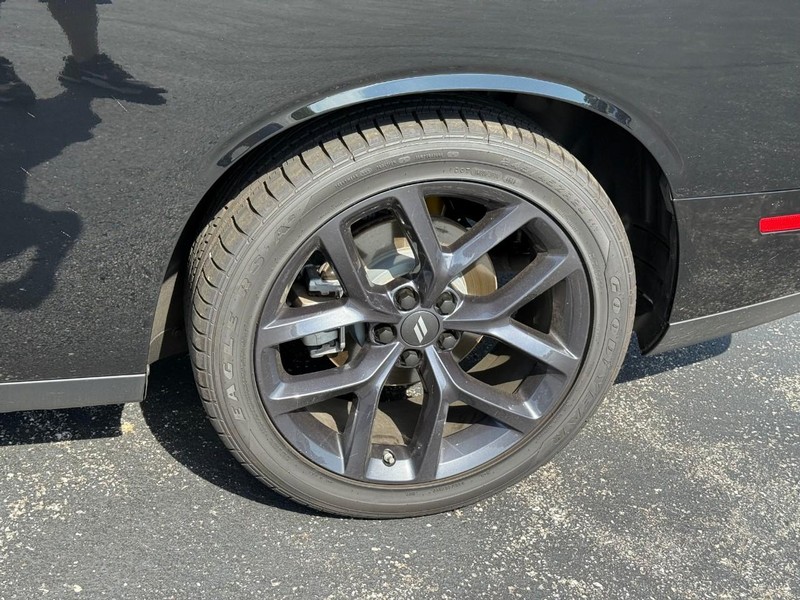 Dodge Challenger Vehicle Image 05