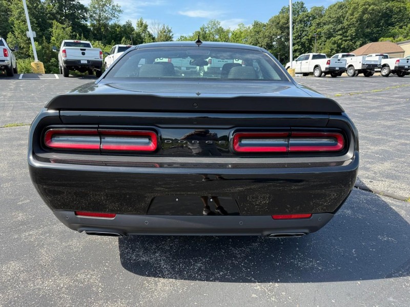 Dodge Challenger Vehicle Image 08