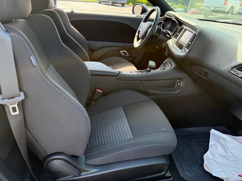Dodge Challenger Vehicle Image 13