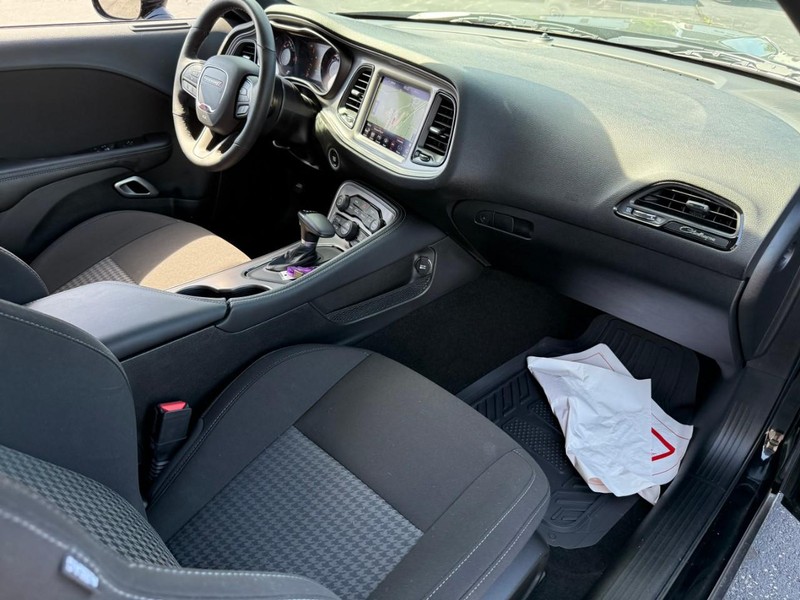 Dodge Challenger Vehicle Image 14