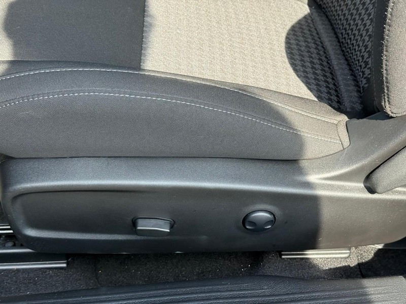 Dodge Challenger Vehicle Image 17