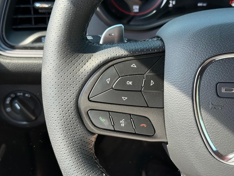 Dodge Challenger Vehicle Image 18