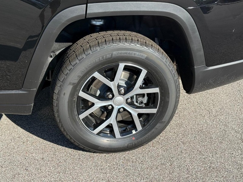 Jeep Grand Cherokee L Vehicle Image 05