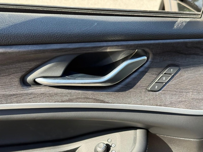 Jeep Grand Cherokee L Vehicle Image 16
