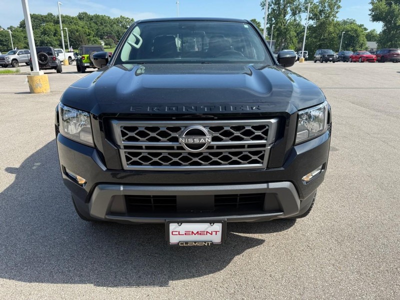 Nissan Frontier Vehicle Image 11