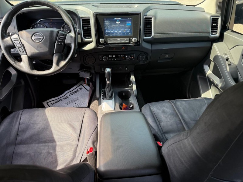 Nissan Frontier Vehicle Image 12