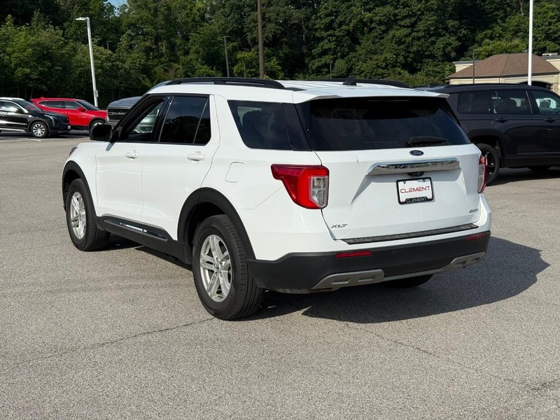 Ford Explorer Vehicle Image 04