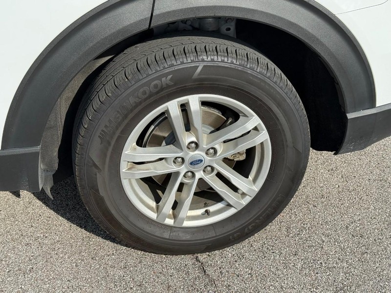 Ford Explorer Vehicle Image 05