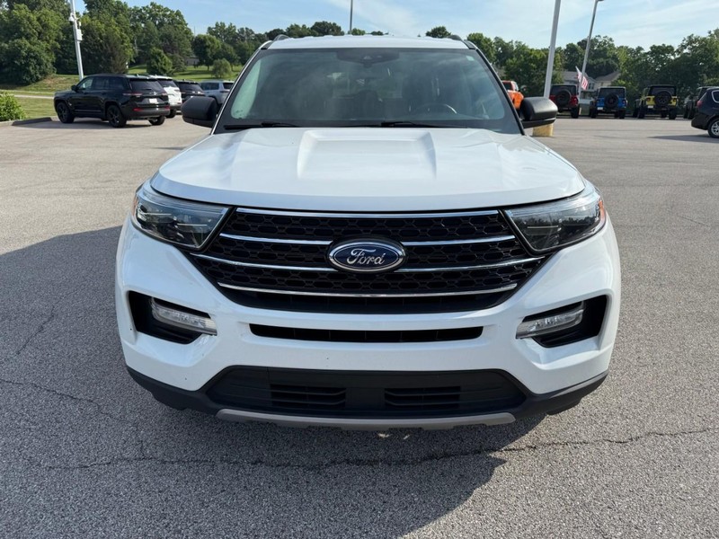 Ford Explorer Vehicle Image 12