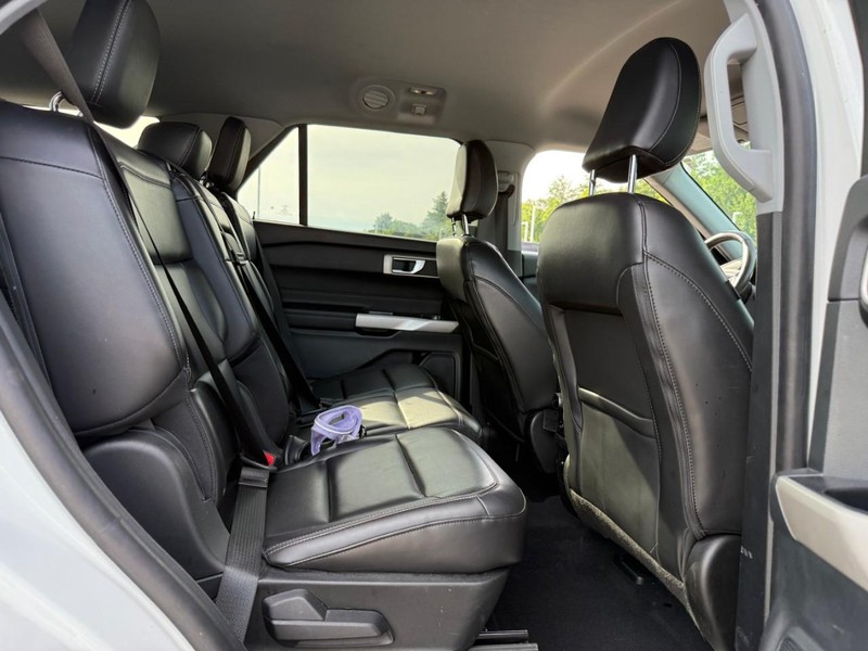 Ford Explorer Vehicle Image 13