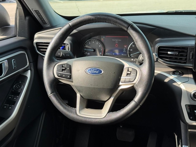 Ford Explorer Vehicle Image 15