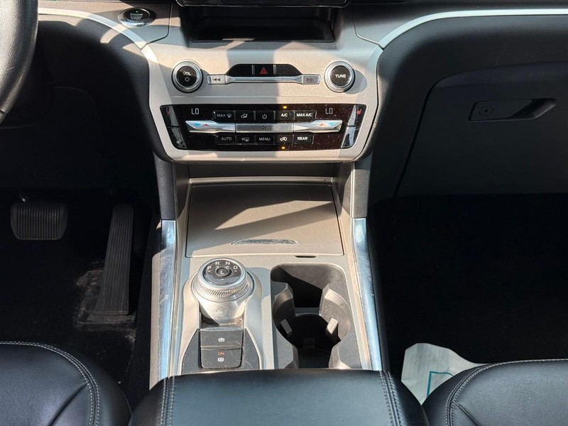 Ford Explorer Vehicle Image 17