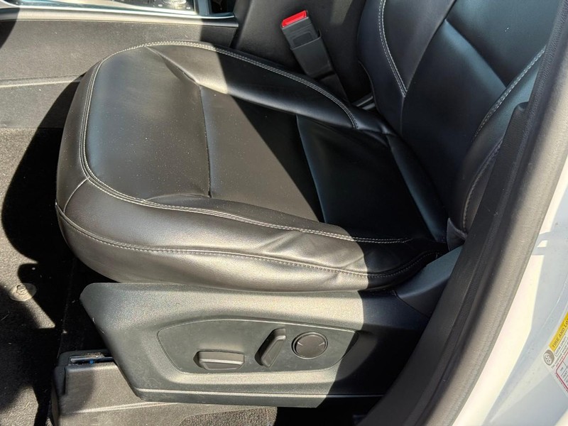Ford Explorer Vehicle Image 19