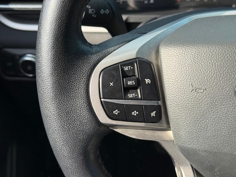 Ford Explorer Vehicle Image 21