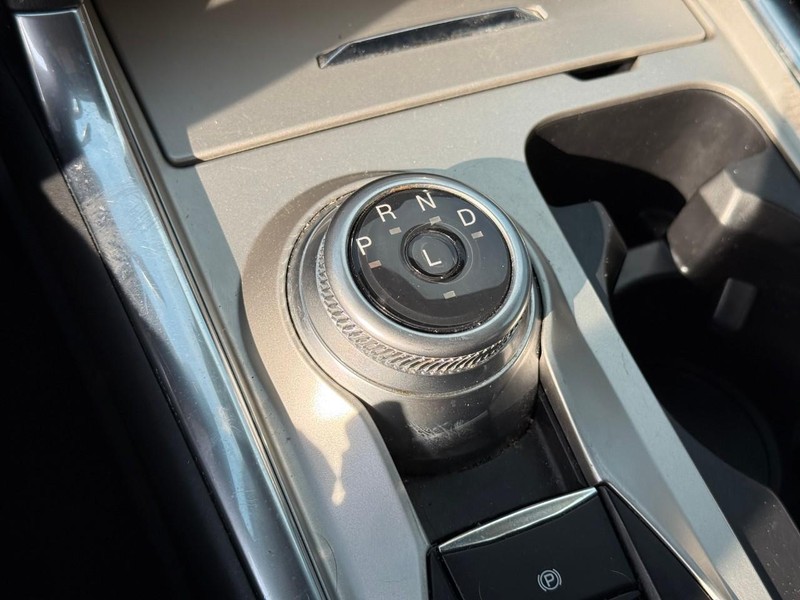 Ford Explorer Vehicle Image 24