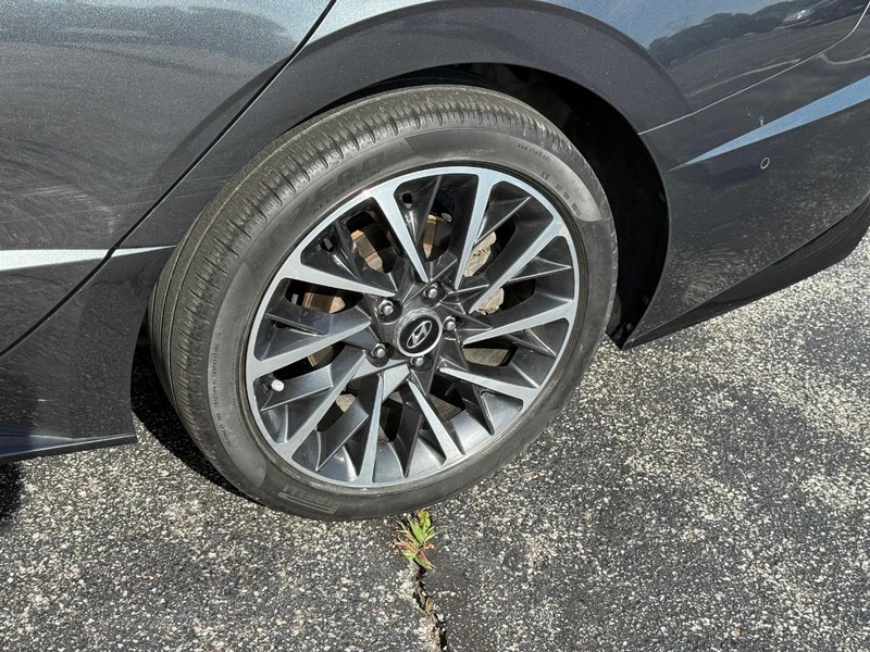 Hyundai Sonata Vehicle Image 11