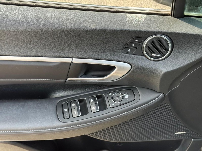 Hyundai Sonata Vehicle Image 17