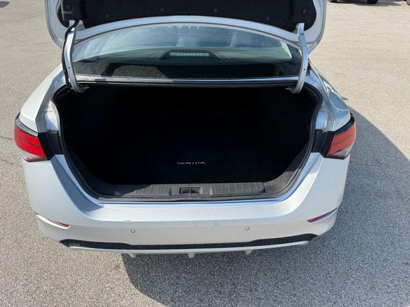 Nissan Sentra Vehicle Image 07