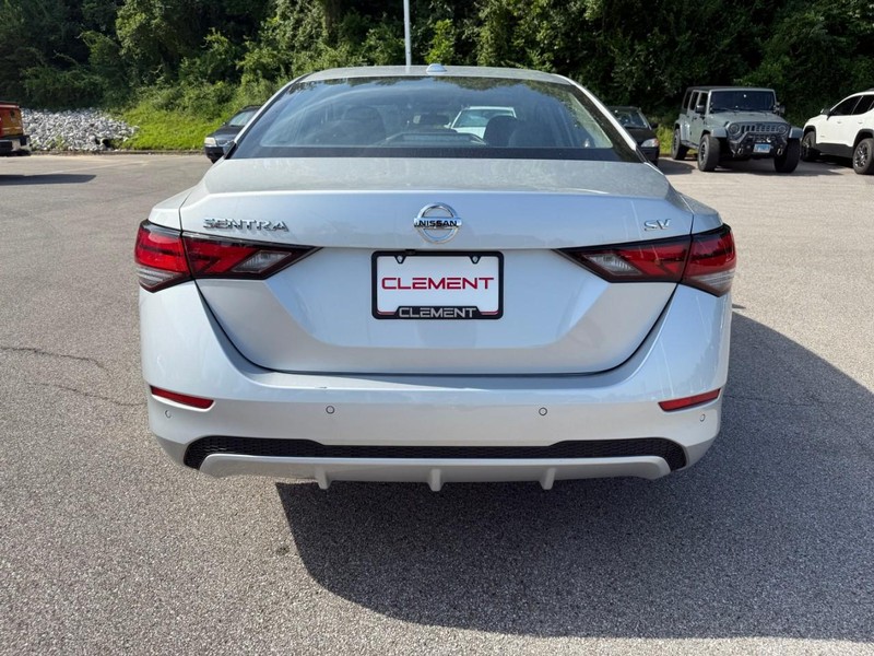 Nissan Sentra Vehicle Image 08