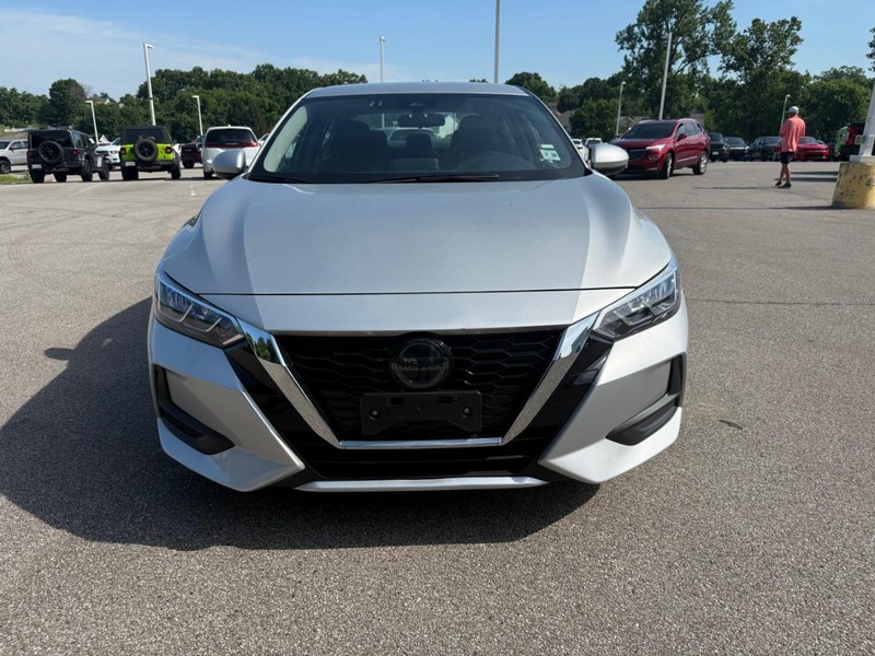 Nissan Sentra Vehicle Image 09