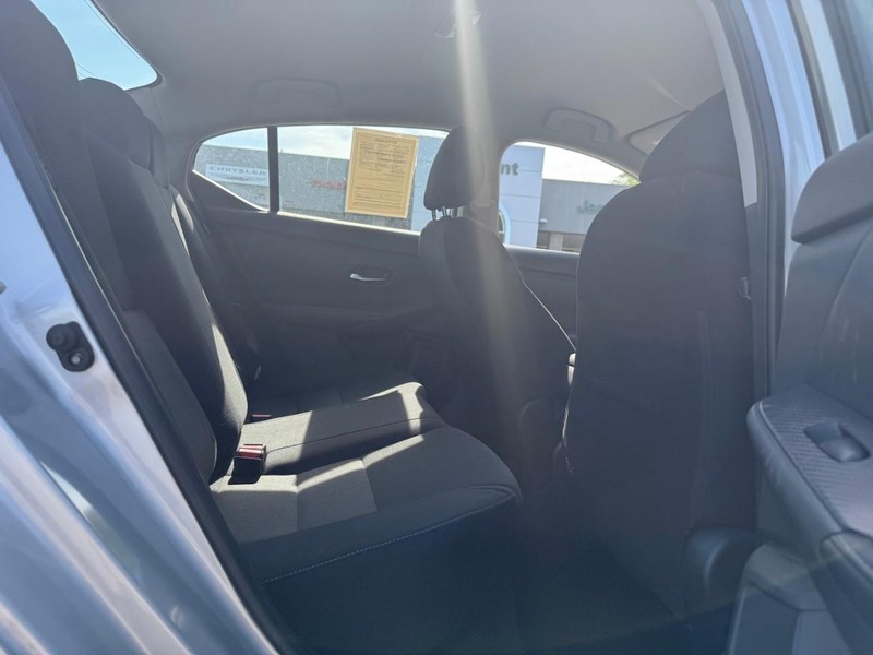 Nissan Sentra Vehicle Image 12