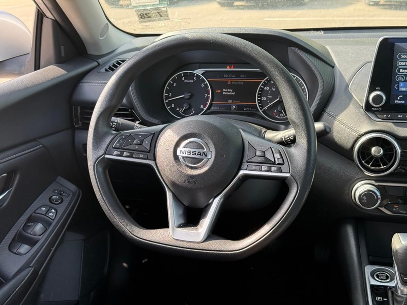 Nissan Sentra Vehicle Image 14