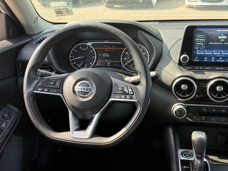 Nissan Sentra Vehicle Image 15