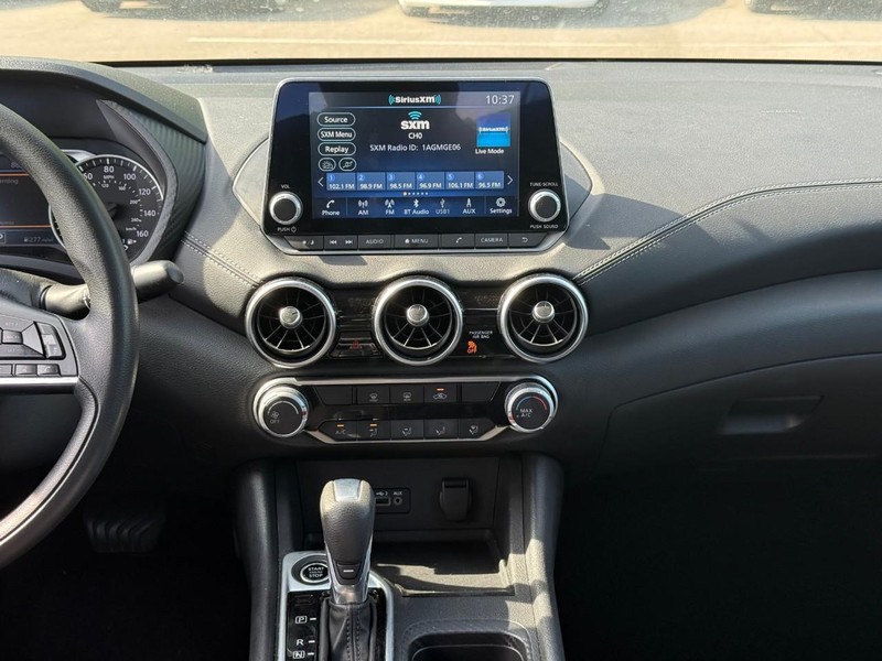 Nissan Sentra Vehicle Image 16