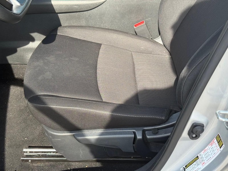 Nissan Sentra Vehicle Image 19