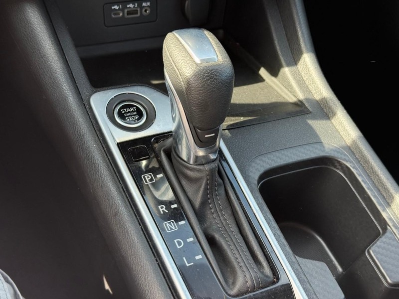 Nissan Sentra Vehicle Image 24