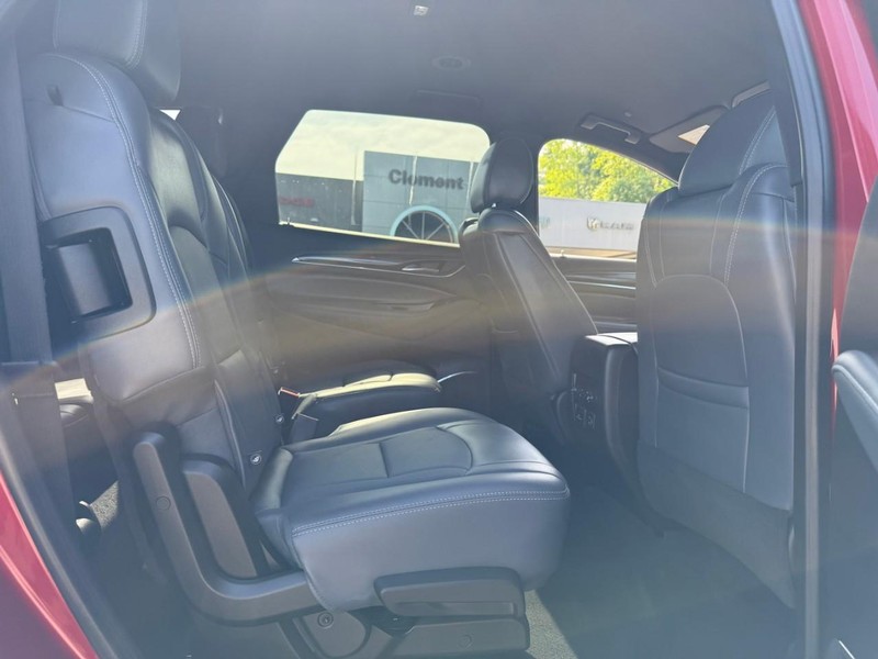 Buick Enclave Vehicle Image 13