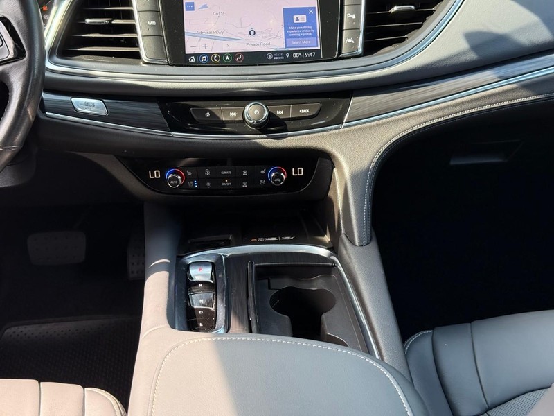 Buick Enclave Vehicle Image 18