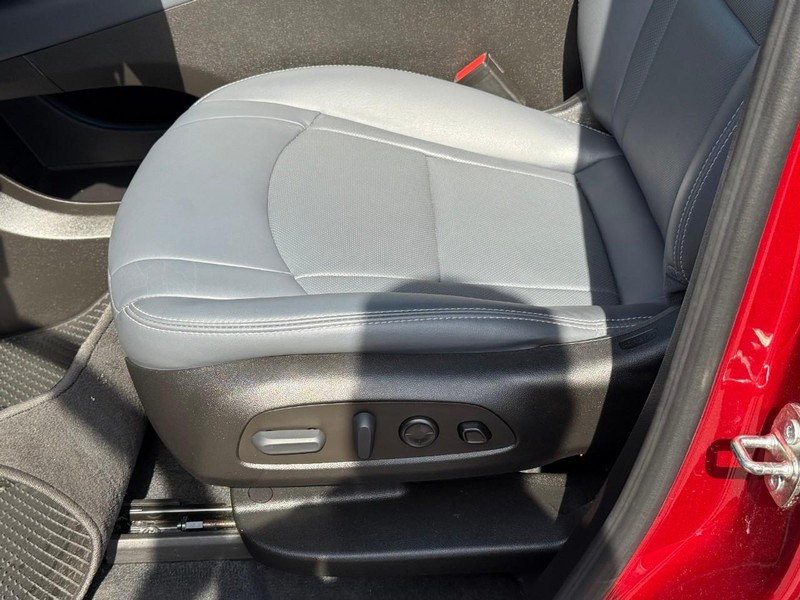 Buick Enclave Vehicle Image 21