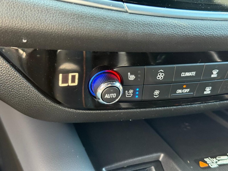 Buick Enclave Vehicle Image 25