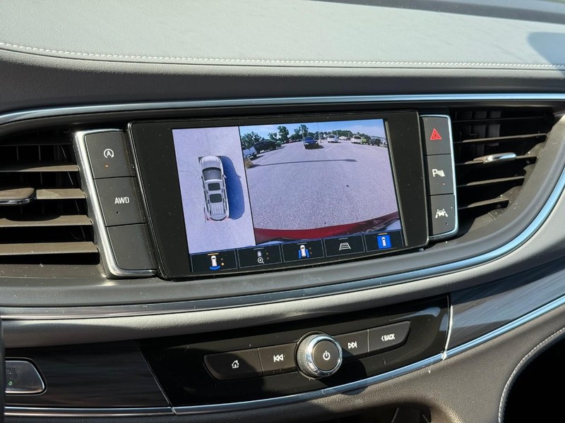 Buick Enclave Vehicle Image 27