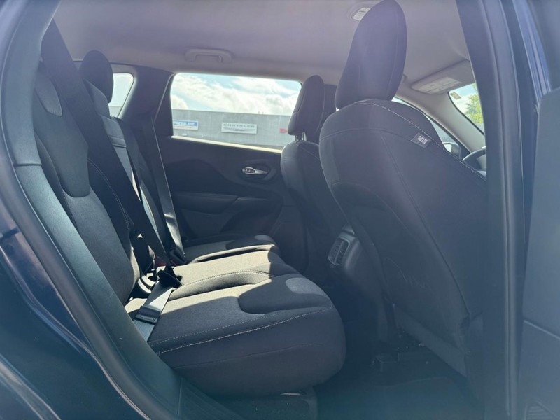Jeep Cherokee Vehicle Image 13
