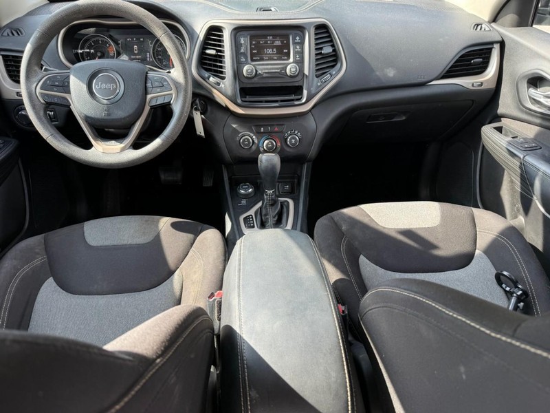Jeep Cherokee Vehicle Image 14