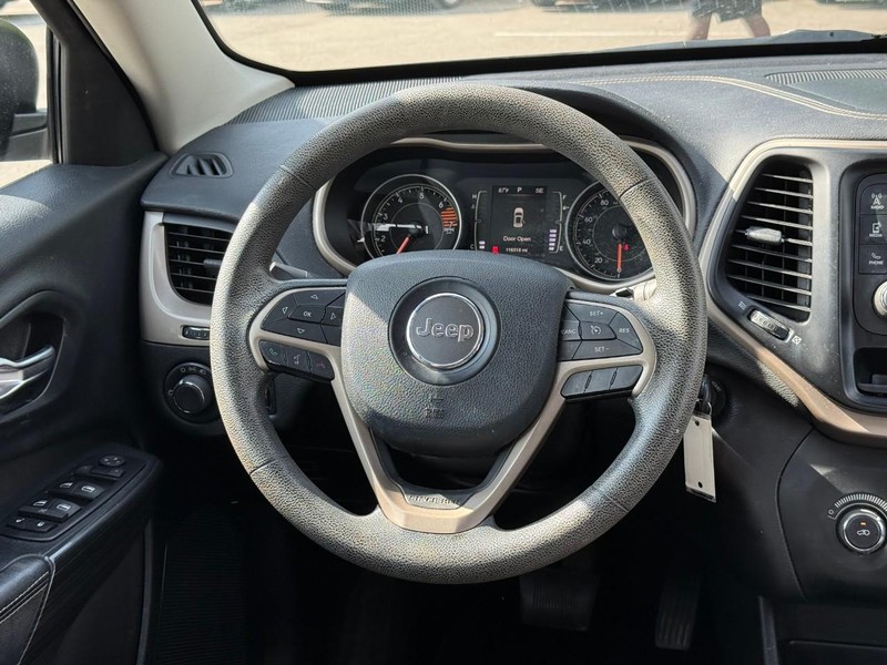 Jeep Cherokee Vehicle Image 15