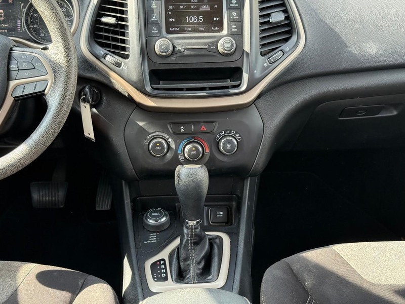 Jeep Cherokee Vehicle Image 17