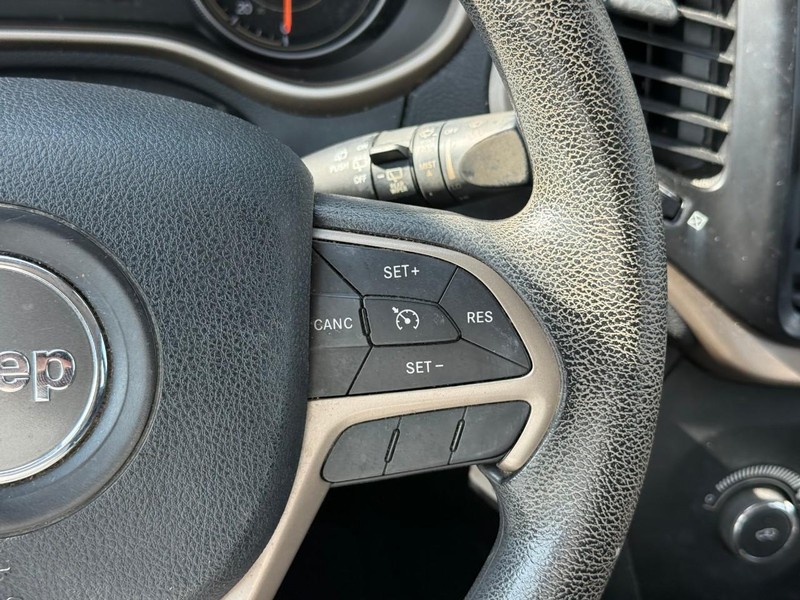 Jeep Cherokee Vehicle Image 23