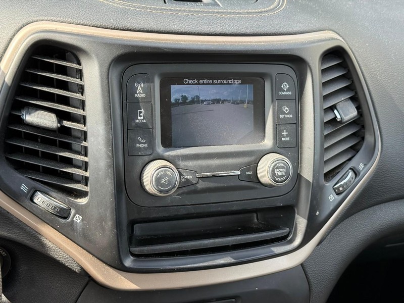 Jeep Cherokee Vehicle Image 26