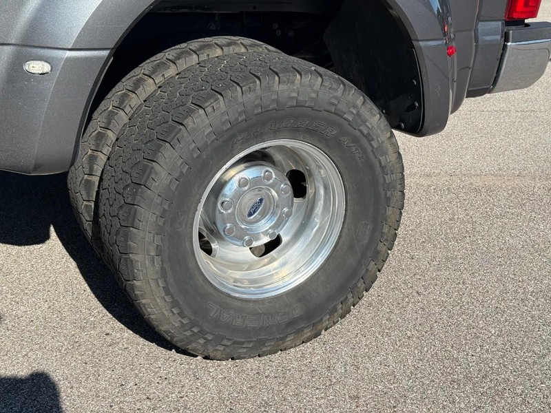 Ford Super Duty F-350 DRW Vehicle Image 05
