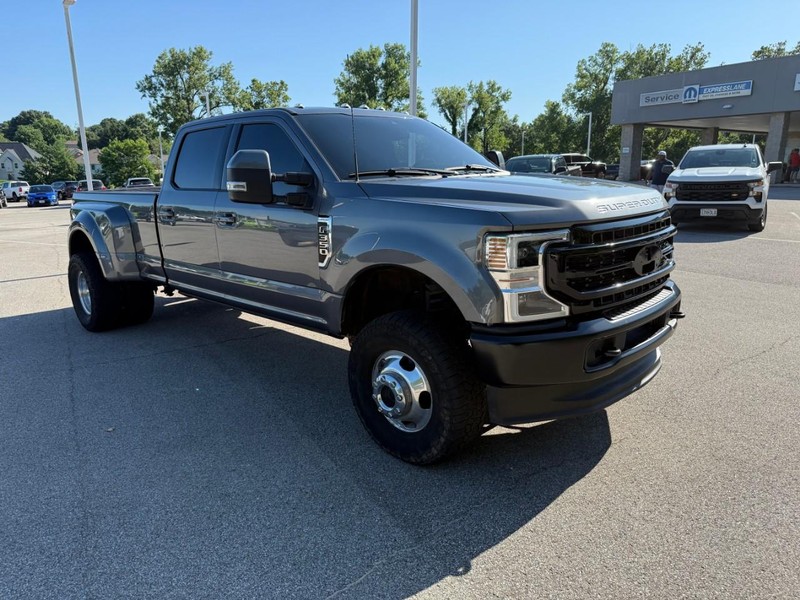 Ford Super Duty F-350 DRW Vehicle Image 09