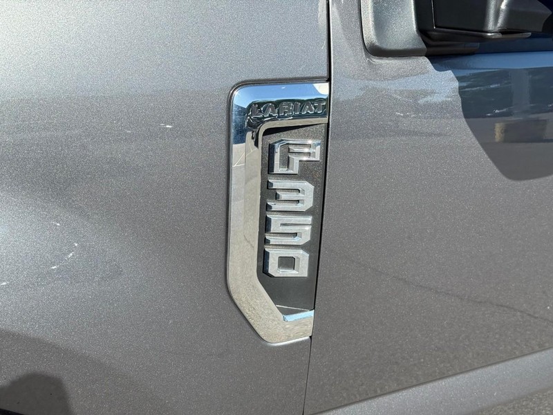 Ford Super Duty F-350 DRW Vehicle Image 12